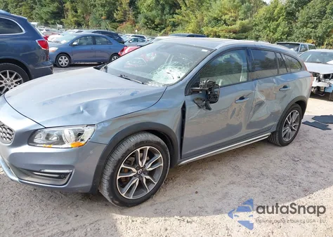 2018 Volvo V60 Cross Country T5 z USA, uszkodzony, nr VIN YV440MWK8J2055915
